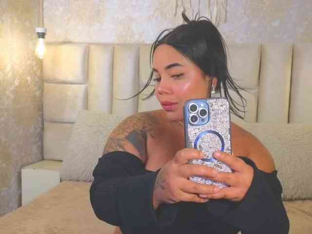 EmilyQueen3xx webcam
