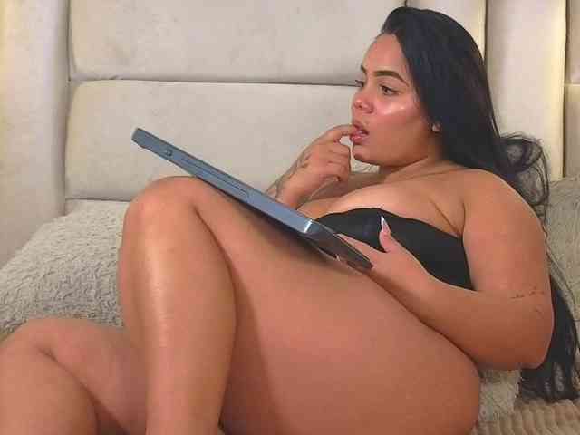 EmilyQueen3xx webcam