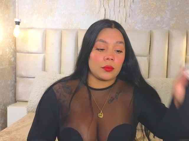 EmilyQueen3xx webcam