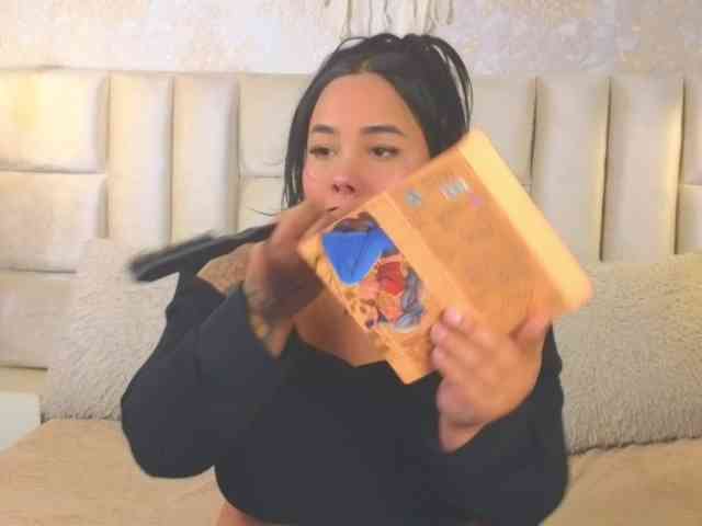 EmilyQueen3xx webcam
