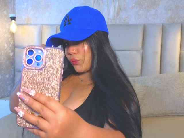 EmilyQueen3xx webcam