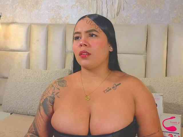 EmilyQueen3xx webcam