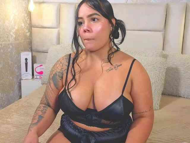 EmilyQueen3xx webcam