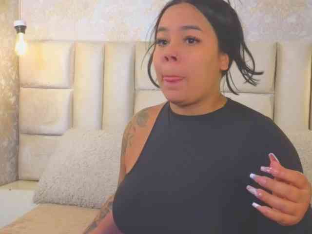 EmilyQueen3xx webcam