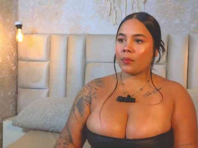 EmilyQueen3xx webcam