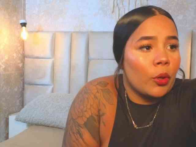 EmilyQueen3xx webcam