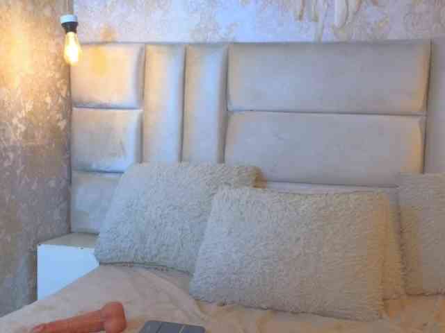EmilyQueen3xx webcam