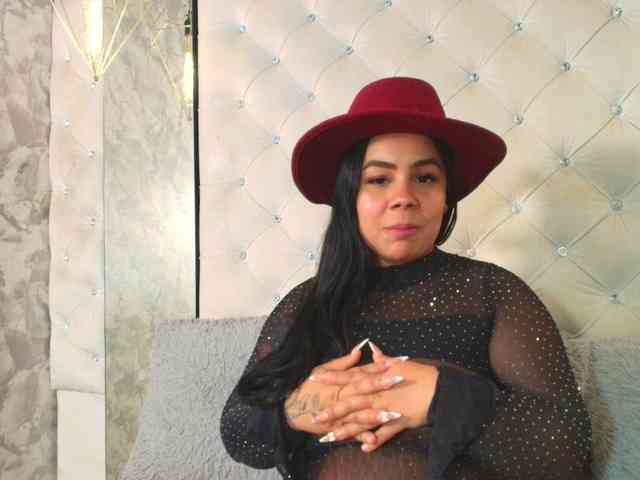 EmilyQueen3xx webcam