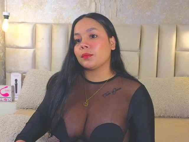 EmilyQueen3xx webcam