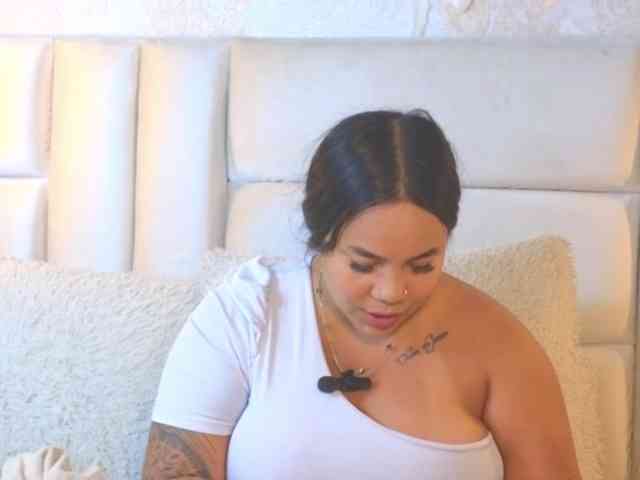 EmilyQueen3xx webcam