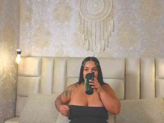 EmilyQueen3xx webcam