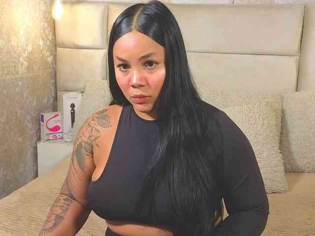 EmilyQueen3xx webcam