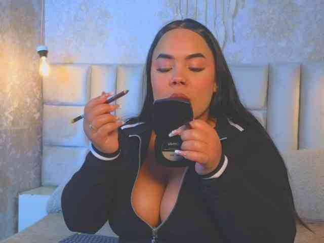 EmilyQueen3xx webcam