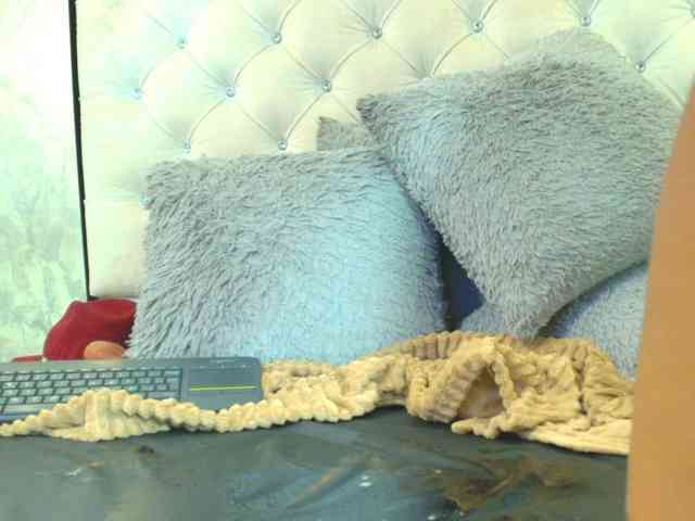 EmilyQueen3xx webcam