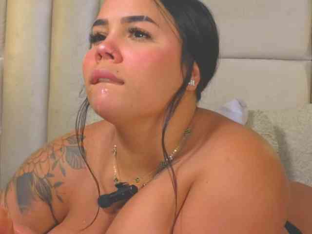 EmilyQueen3xx webcam