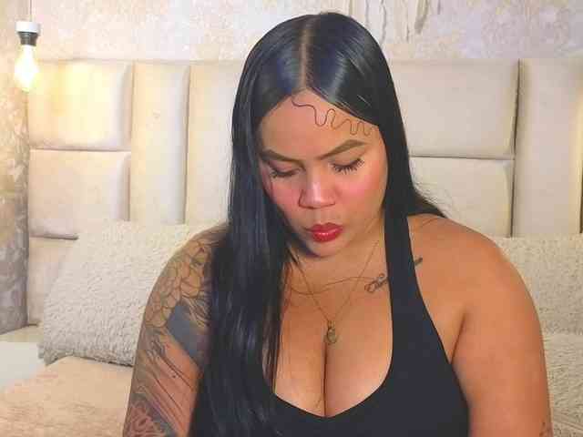 EmilyQueen3xx webcam