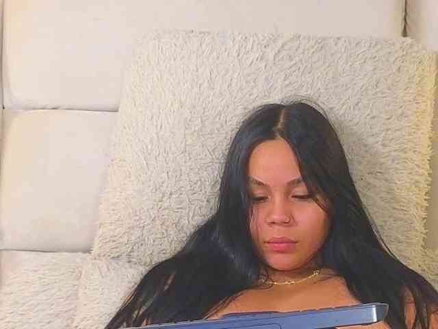 EmilyQueen3xx webcam