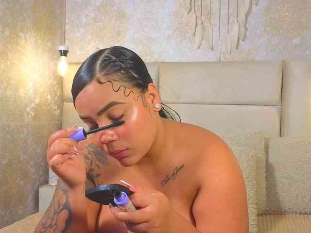 EmilyQueen3xx webcam