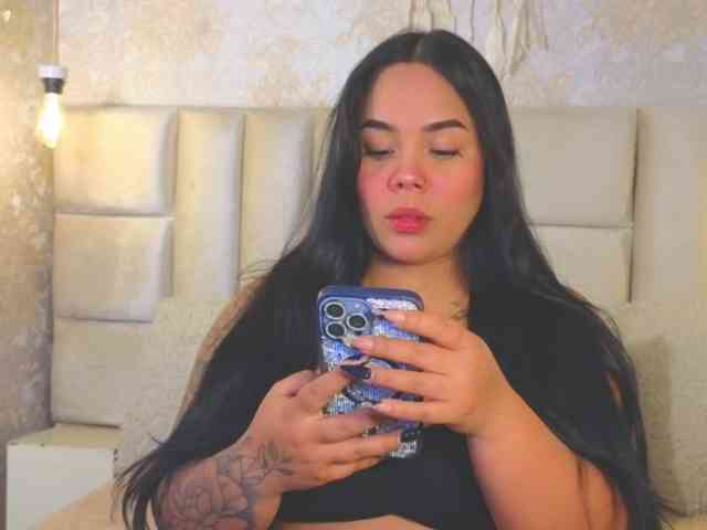 EmilyQueen3xx webcam