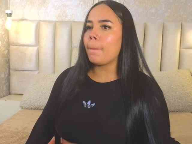 EmilyQueen3xx webcam