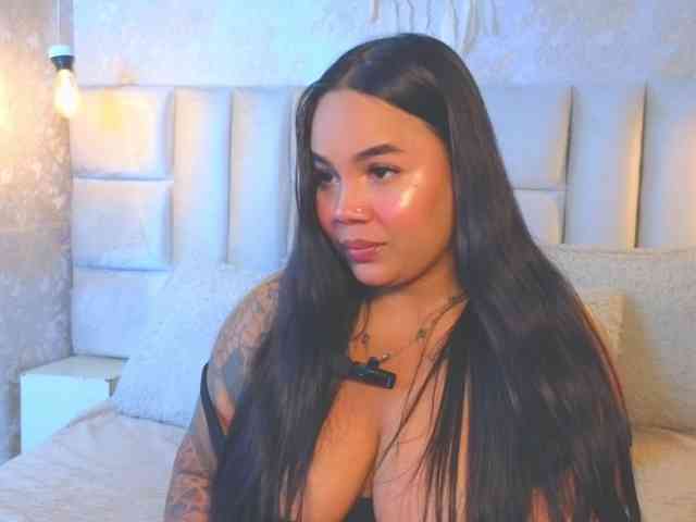 EmilyQueen3xx webcam