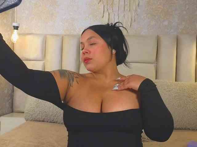 EmilyQueen3xx webcam