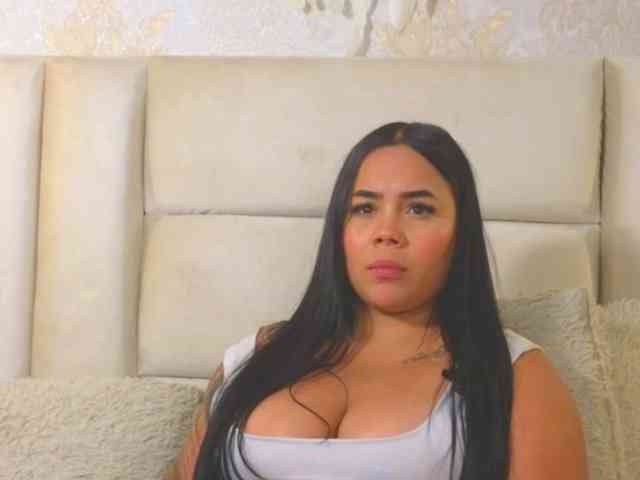 EmilyQueen3xx webcam