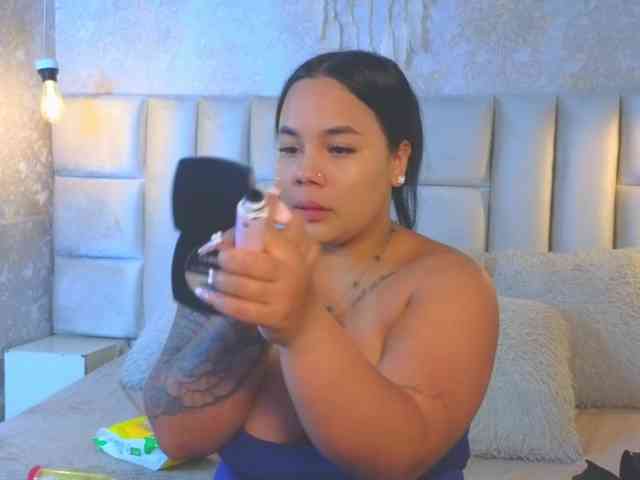 EmilyQueen3xx webcam