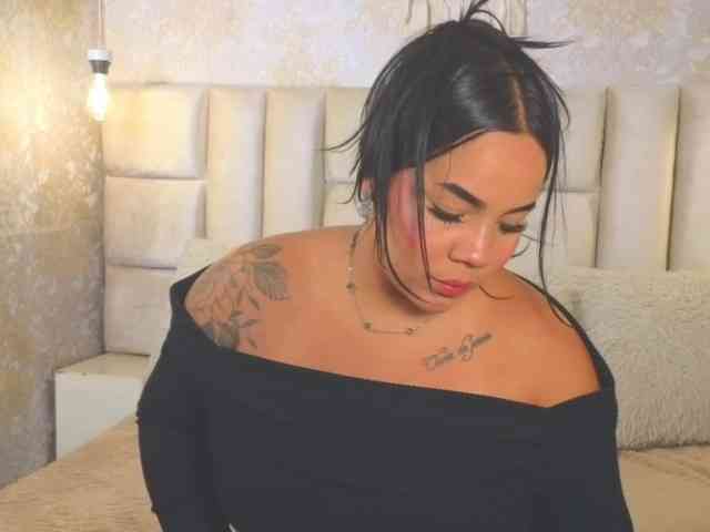 EmilyQueen3xx webcam