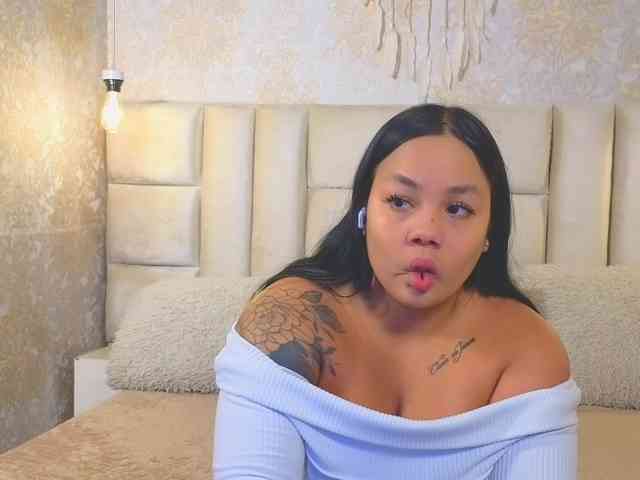 EmilyQueen3xx webcam