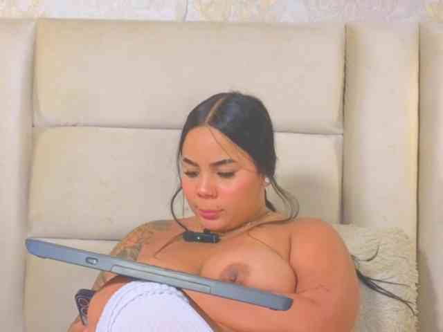EmilyQueen3xx webcam