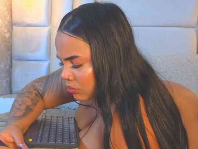 EmilyQueen3xx webcam
