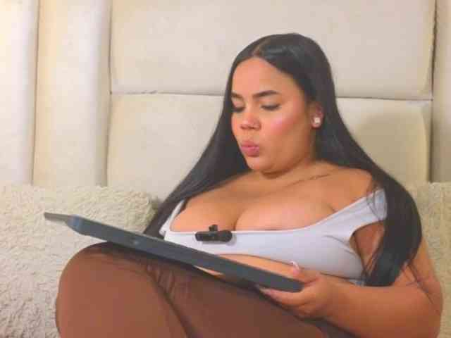 EmilyQueen3xx webcam