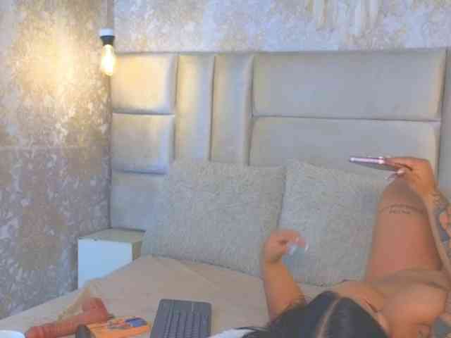 EmilyQueen3xx webcam