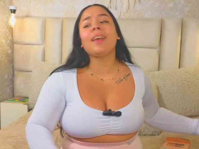 EmilyQueen3xx webcam