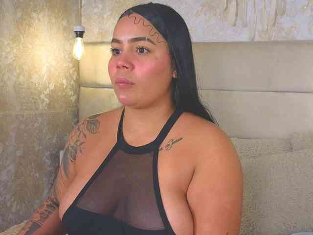 EmilyQueen3xx webcam