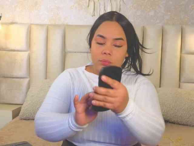 EmilyQueen3xx webcam