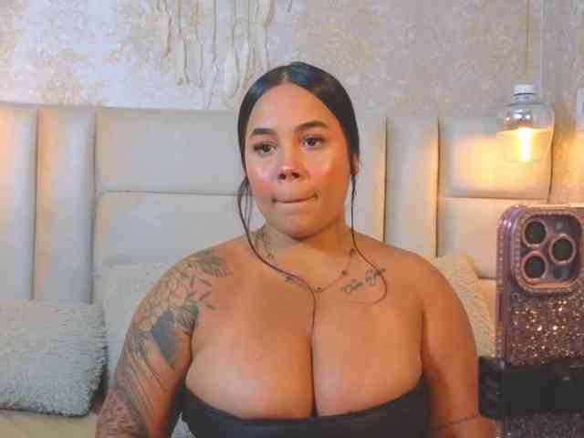 EmilyQueen3xx webcam