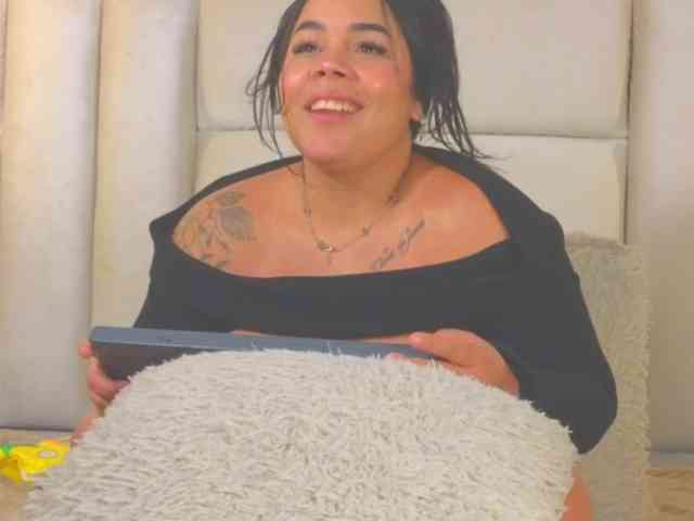 EmilyQueen3xx webcam