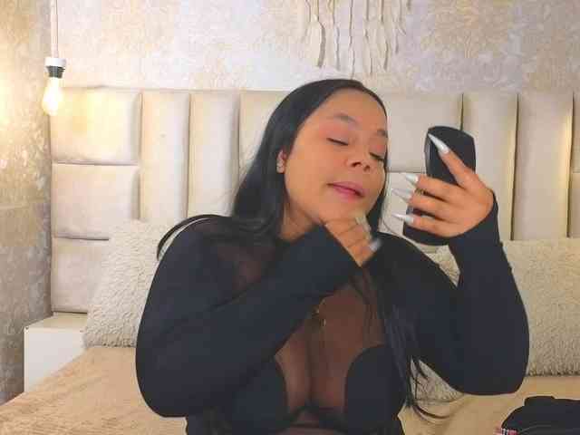 EmilyQueen3xx webcam