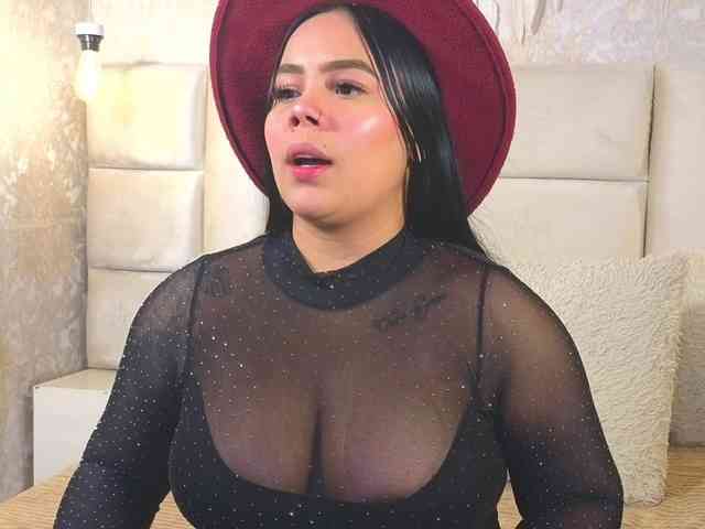EmilyQueen3xx webcam