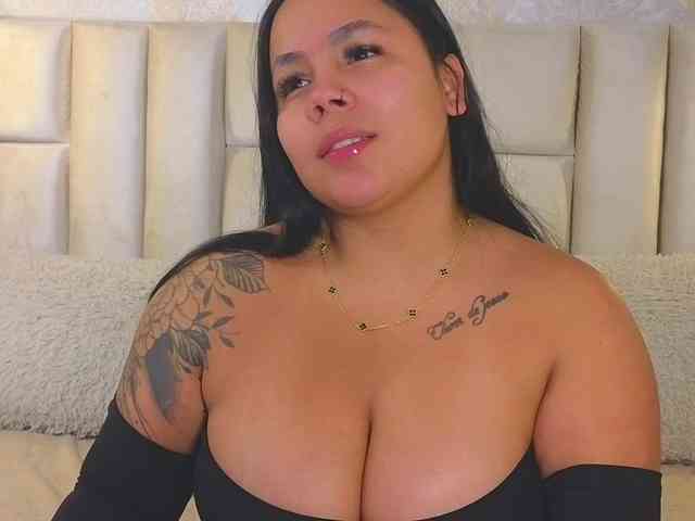 EmilyQueen3xx webcam