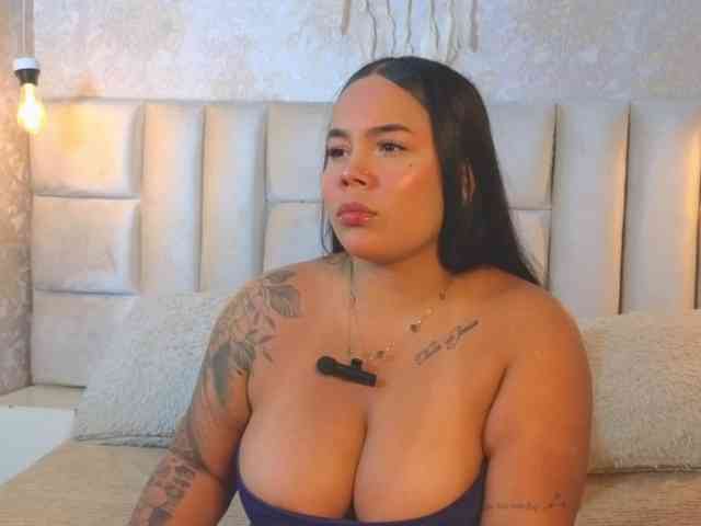 EmilyQueen3xx webcam