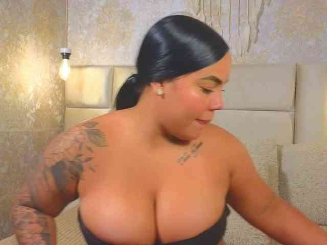 EmilyQueen3xx webcam