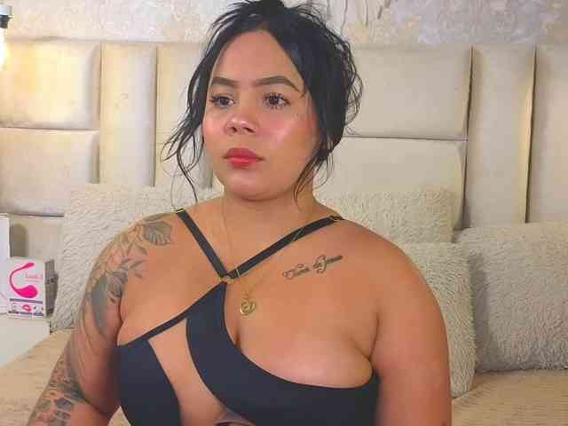 EmilyQueen3xx webcam