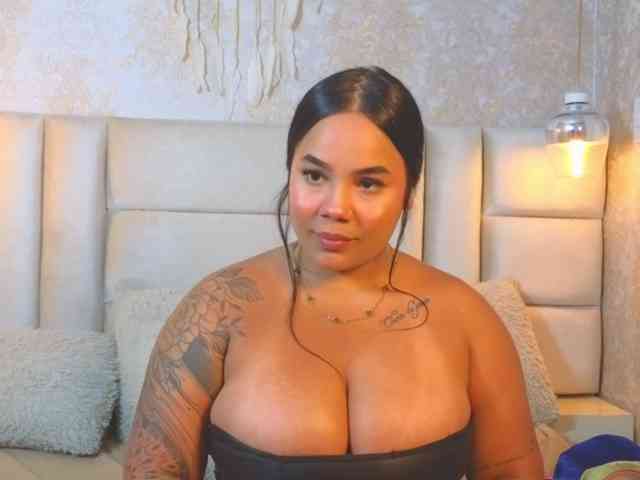 EmilyQueen3xx webcam