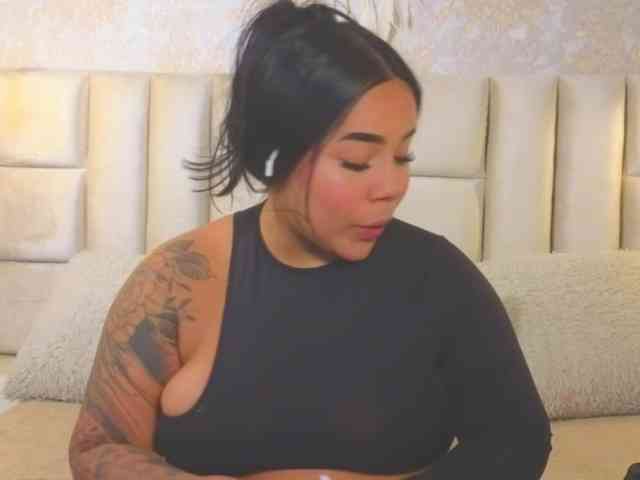 emilyqueen3xx Live Webcam on BongaCams