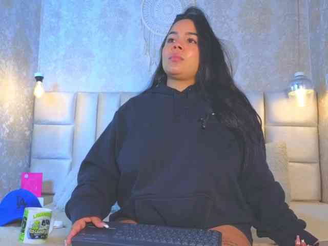 EmilyQueen3xx webcam