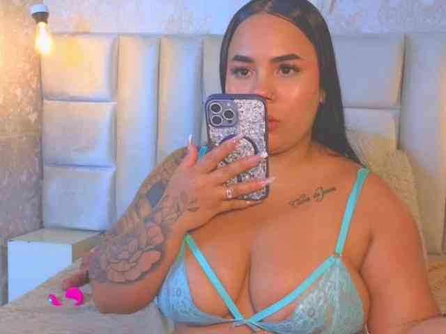 EmilyQueen3xx webcam