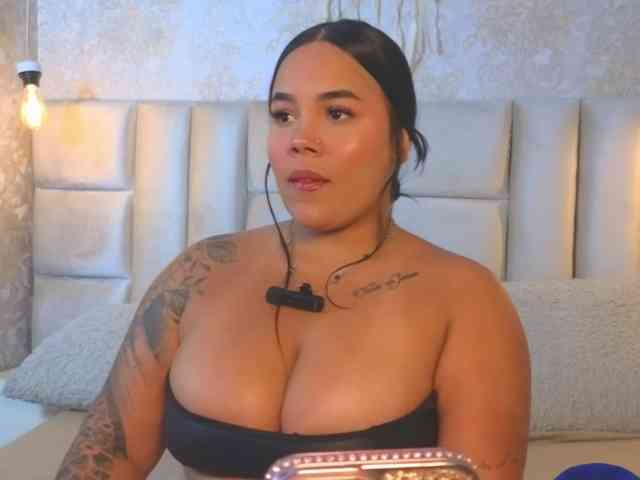 EmilyQueen3xx webcam